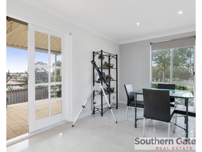 42 Woodley Way, Parmelia WA 6167
