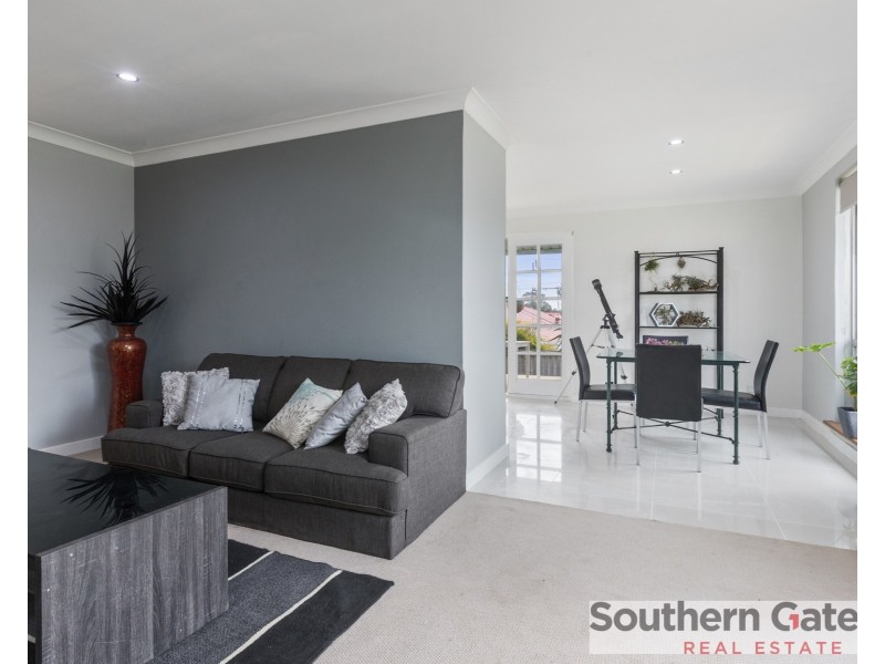 42 Woodley Way, Parmelia WA 6167