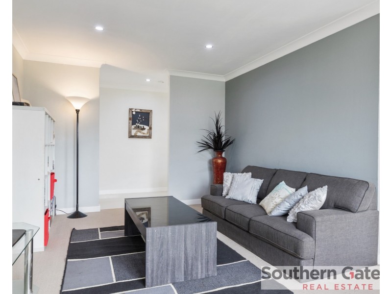 42 Woodley Way, Parmelia WA 6167