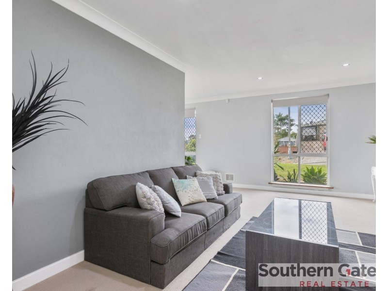 42 Woodley Way, Parmelia WA 6167
