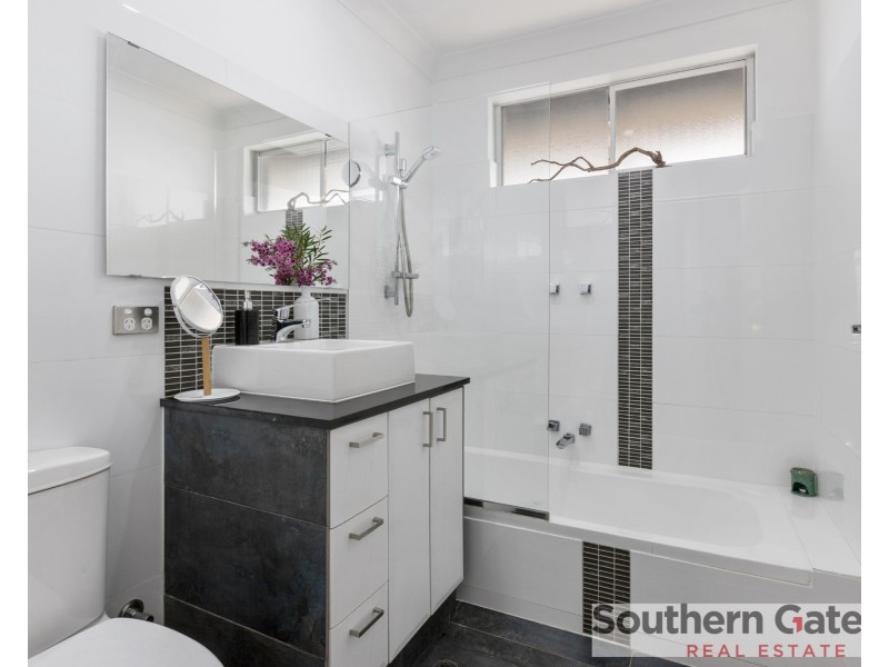 42 Woodley Way, Parmelia WA 6167