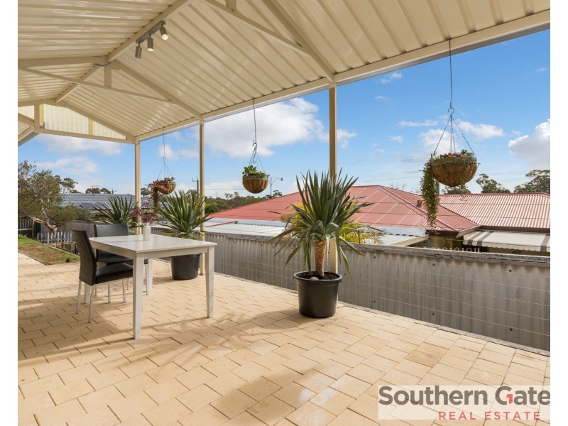 42 Woodley Way, Parmelia WA 6167