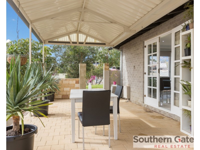 42 Woodley Way, Parmelia WA 6167