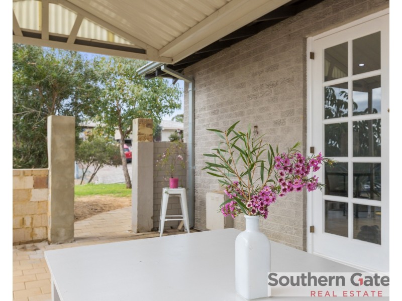 42 Woodley Way, Parmelia WA 6167