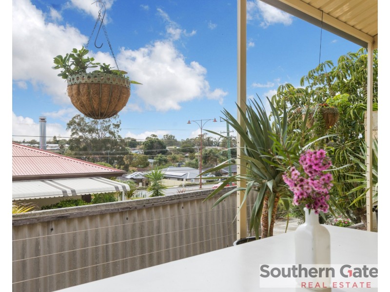 42 Woodley Way, Parmelia WA 6167