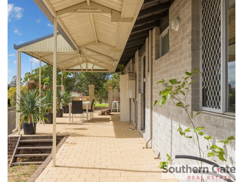 42 Woodley Way, Parmelia WA 6167