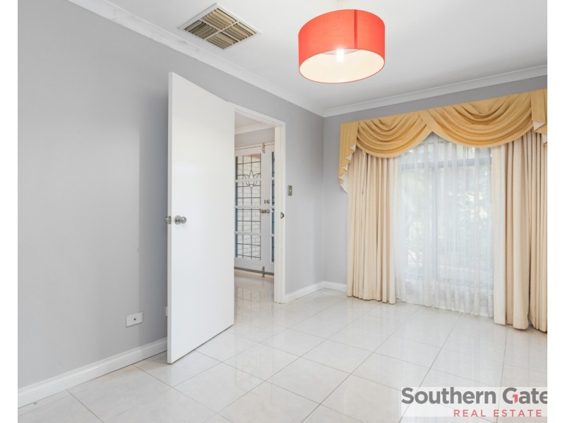 15 Munday Way, Medina WA 6167