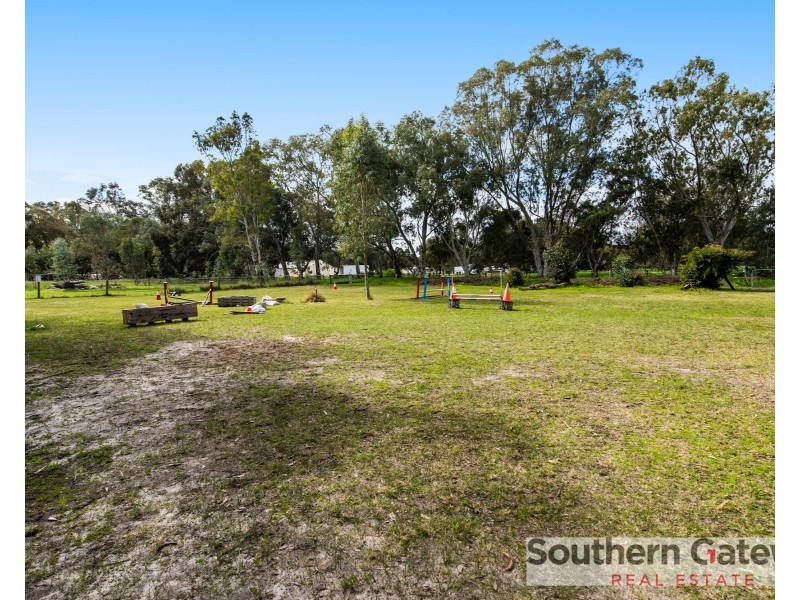 8 Malarkey Road, Byford WA 6122