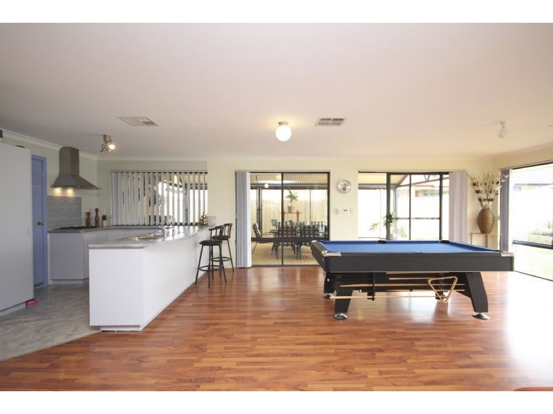 26 Carnegie Parade, Success WA 6164