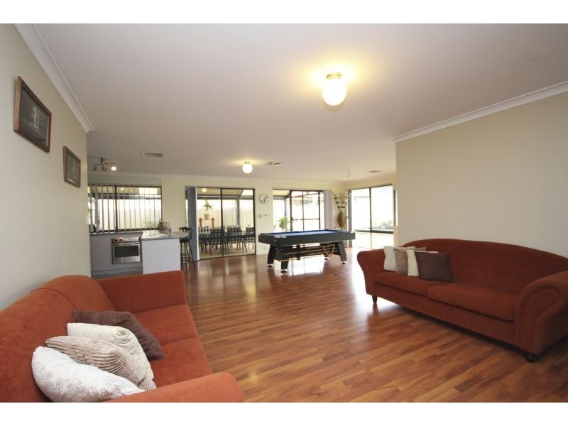 26 Carnegie Parade, Success WA 6164