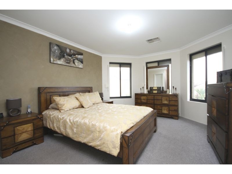 26 Carnegie Parade, Success WA 6164
