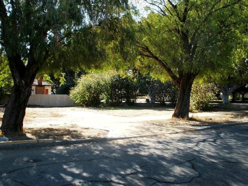 12 Medina Avenue, Medina WA 6167