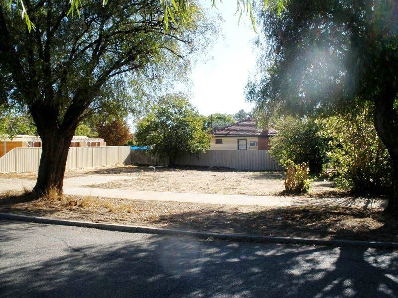 12 Medina Avenue, Medina WA 6167