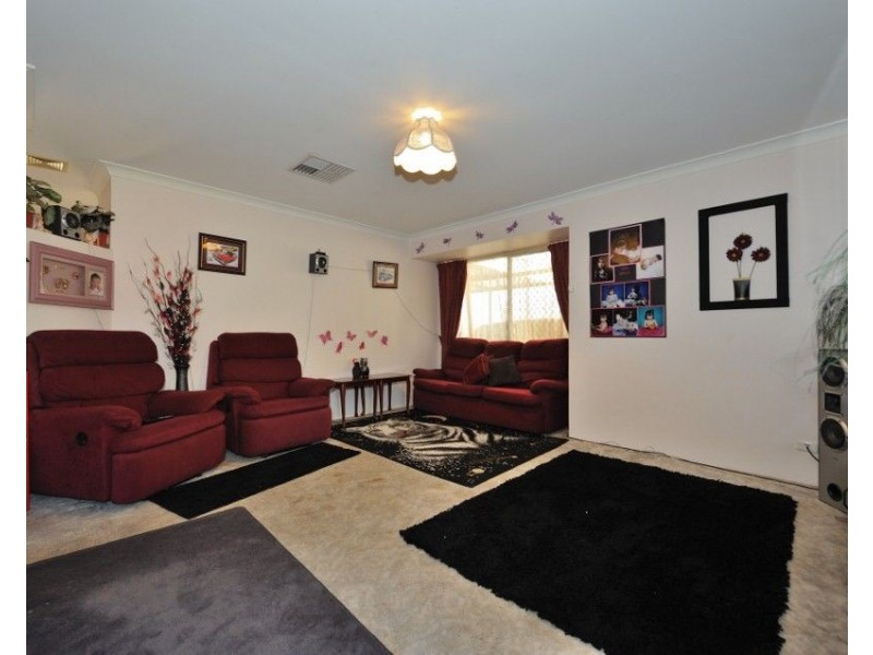 5 Eliot Close, Parmelia WA 6167