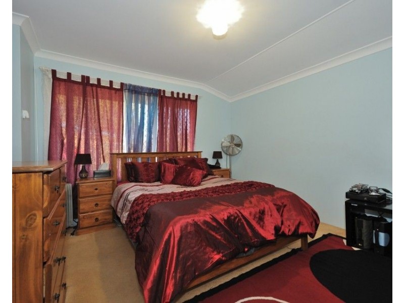 5 Eliot Close, Parmelia WA 6167