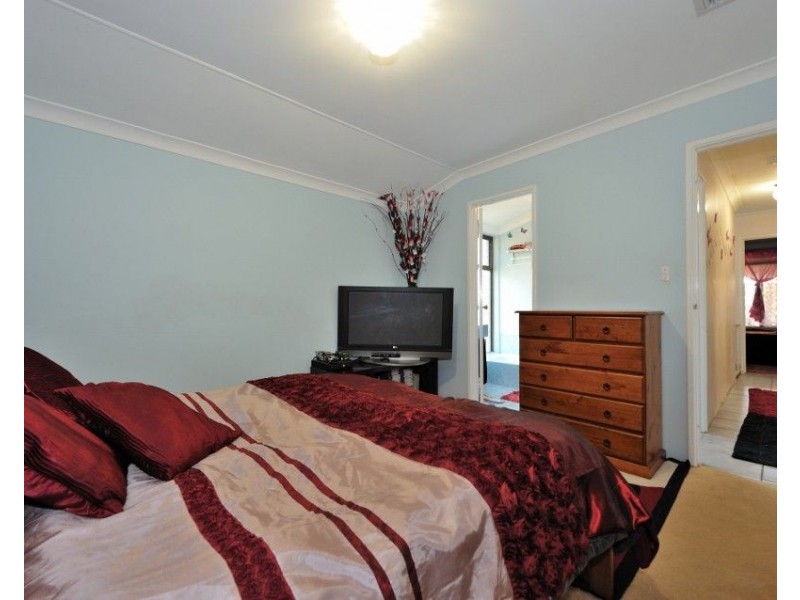 5 Eliot Close, Parmelia WA 6167