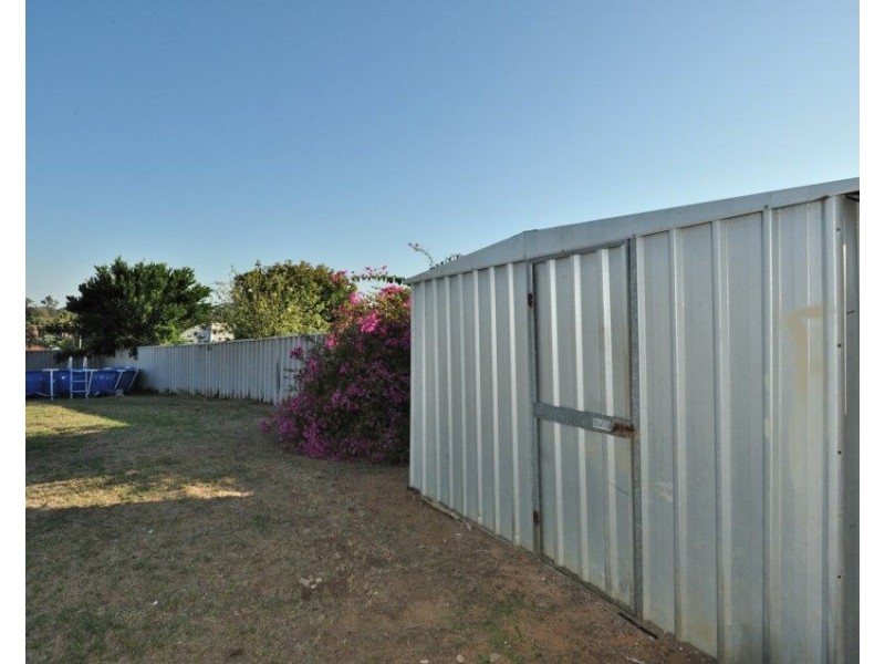 5 Eliot Close, Parmelia WA 6167