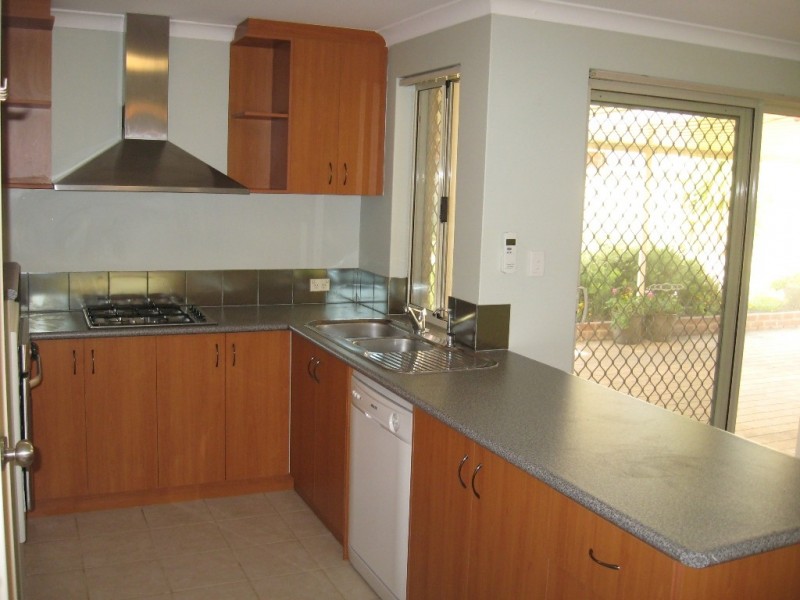 9 Warrior Pass, Bertram WA 6167