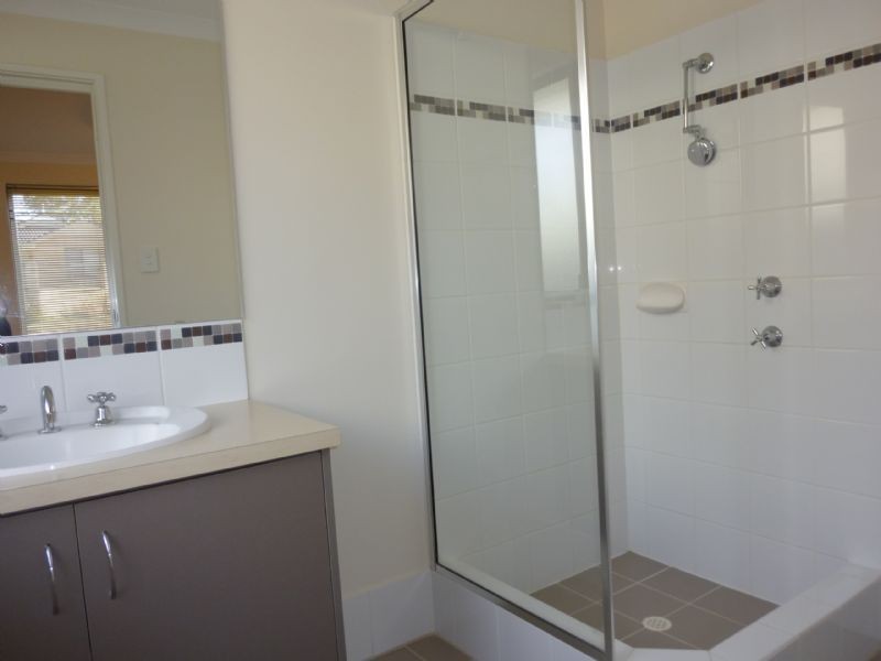 2 Oatlands Vista, Wellard WA 6170