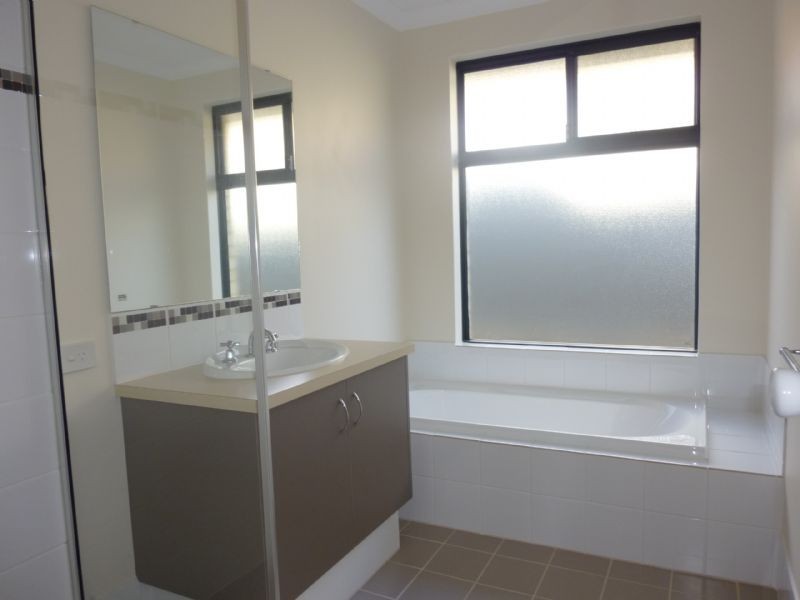 2 Oatlands Vista, Wellard WA 6170