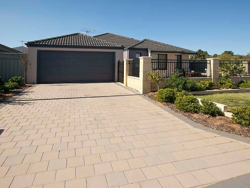 11 Spelthorne Way, Wellard WA 6170