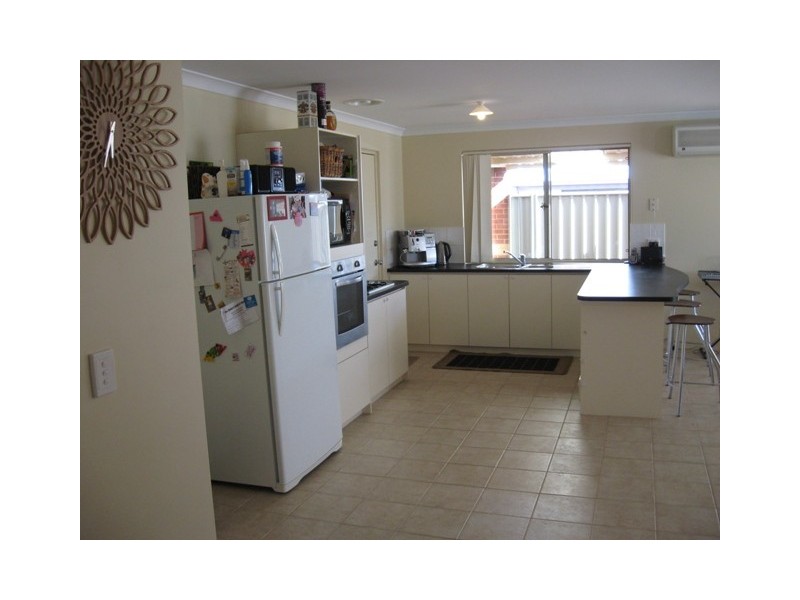 27  Surbiton Approach, Wellard WA 6170