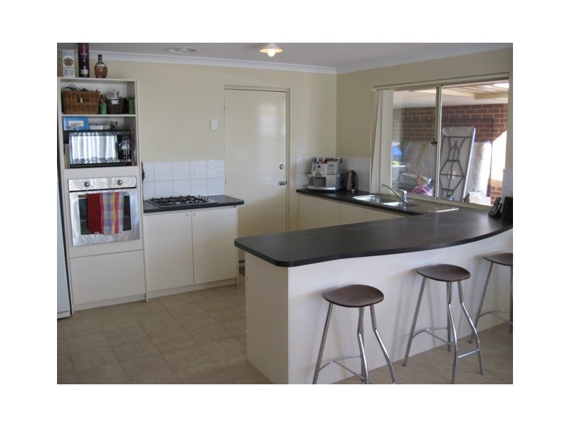 27  Surbiton Approach, Wellard WA 6170