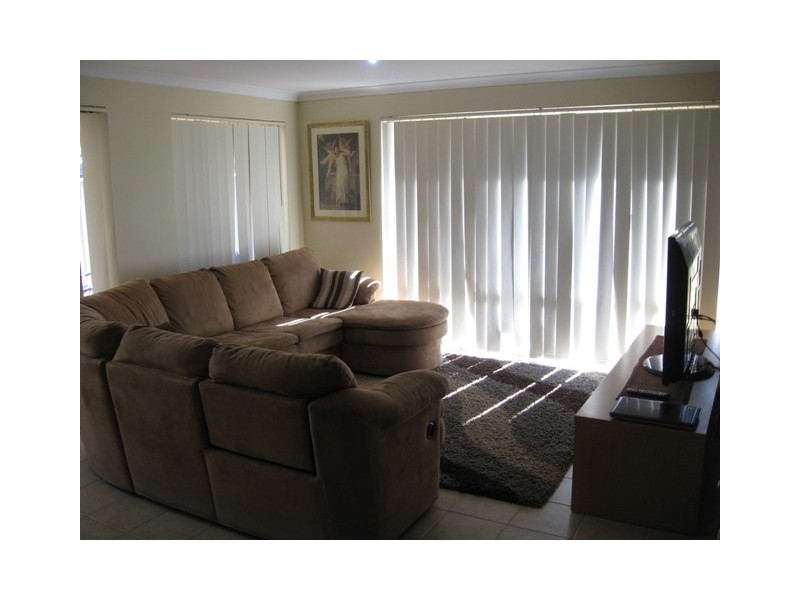 27  Surbiton Approach, Wellard WA 6170
