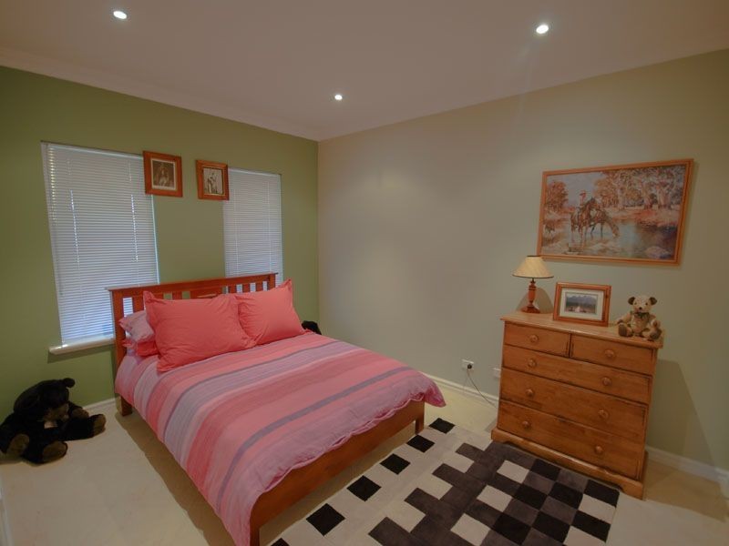 14 Coffs Bend, Secret Harbour WA 6173