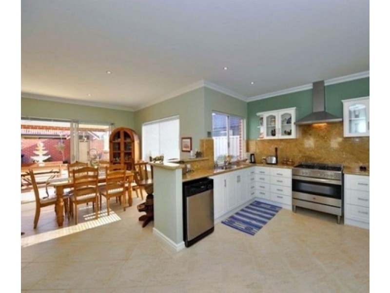 14 Coffs Bend, Secret Harbour WA 6173