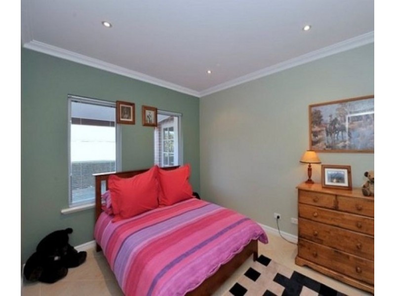 14 Coffs Bend, Secret Harbour WA 6173
