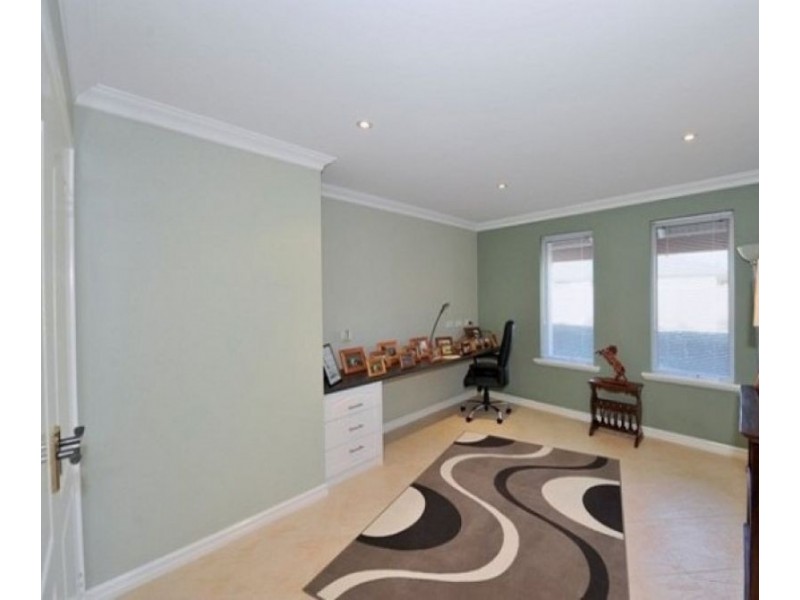 14 Coffs Bend, Secret Harbour WA 6173