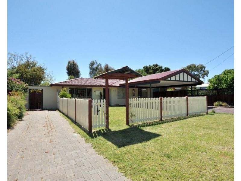 33 Pedder Way, Parmelia WA 6167
