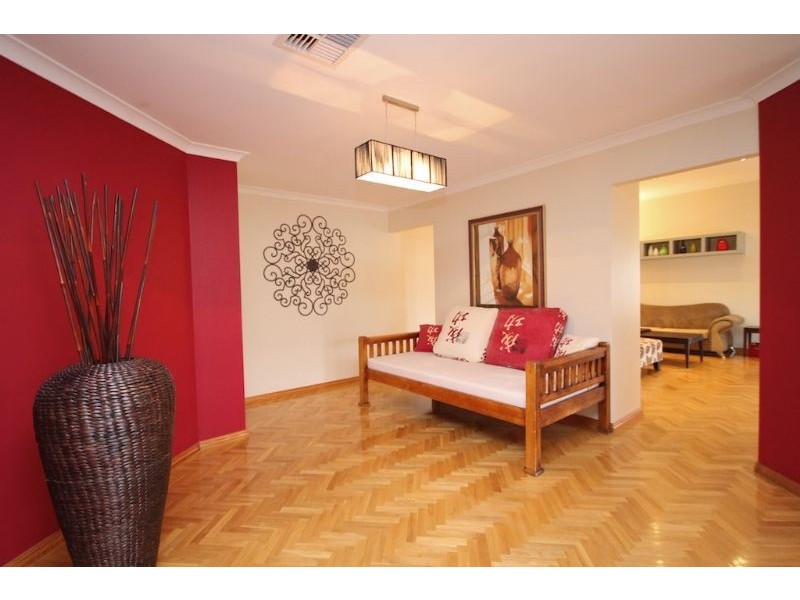 10 Bellinger Place, Success WA 6164