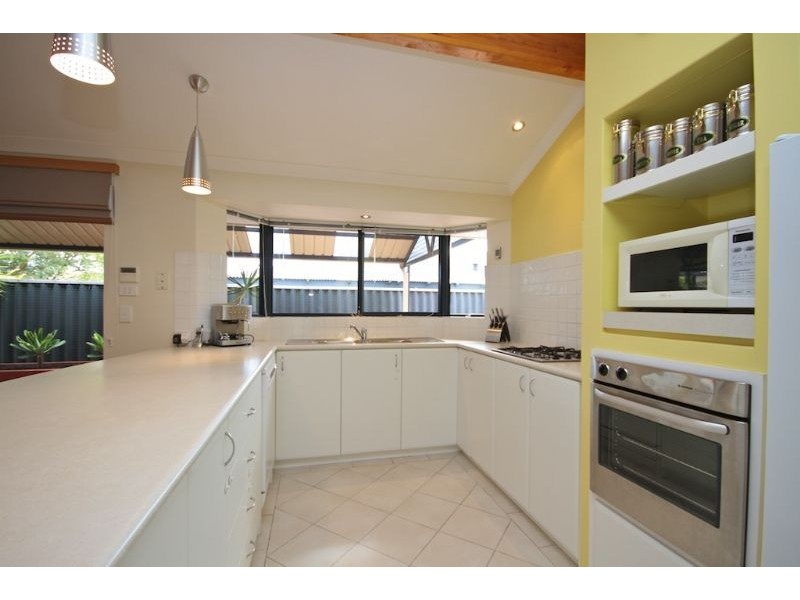 10 Bellinger Place, Success WA 6164