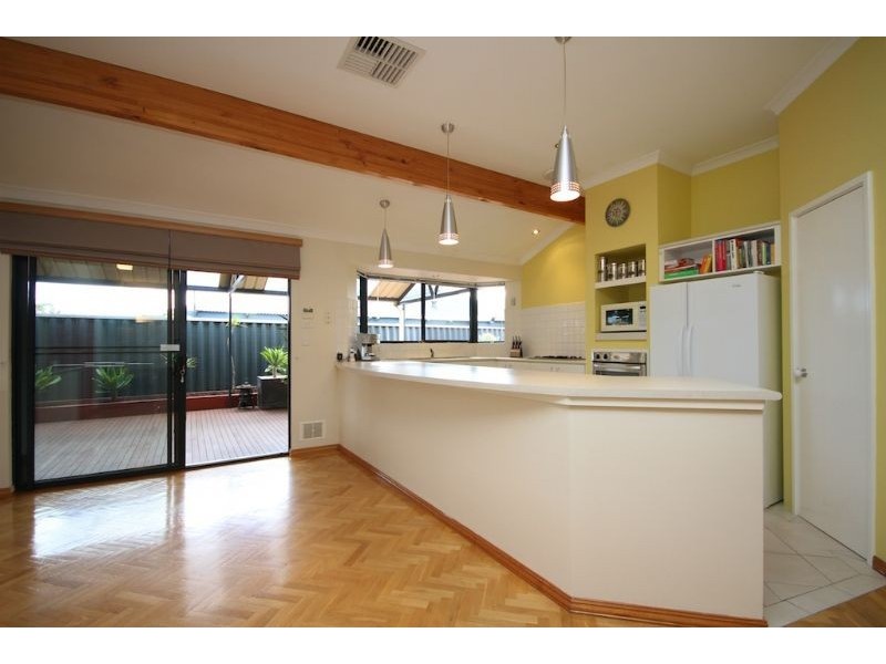 10 Bellinger Place, Success WA 6164