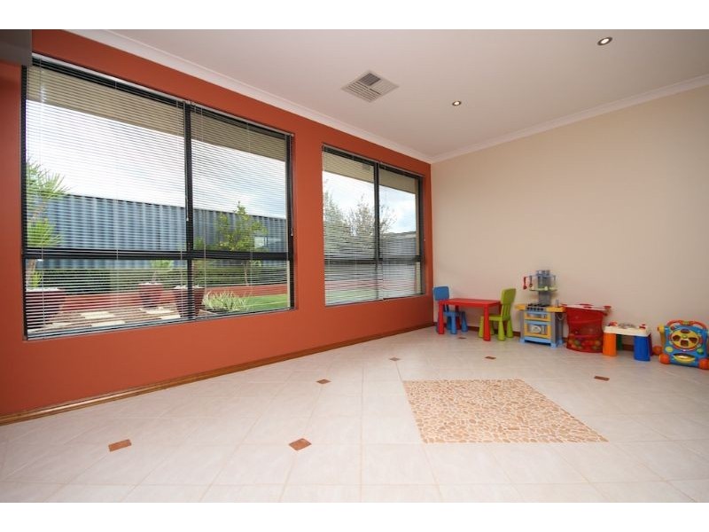 10 Bellinger Place, Success WA 6164