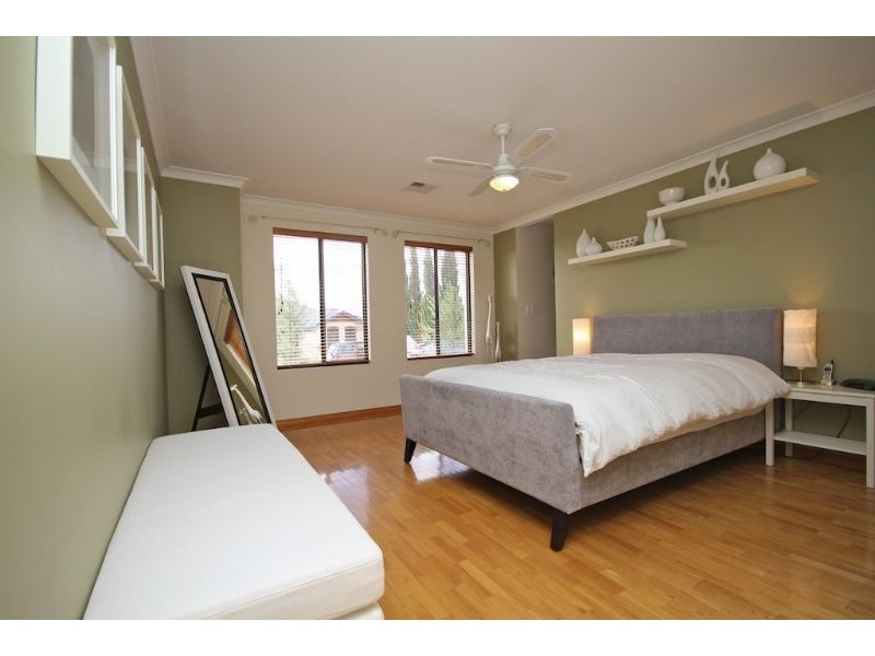 10 Bellinger Place, Success WA 6164