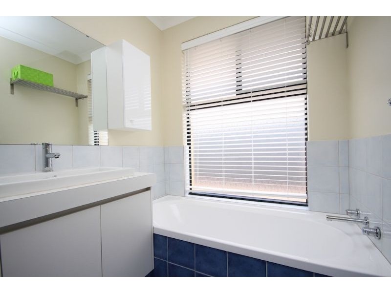 10 Bellinger Place, Success WA 6164