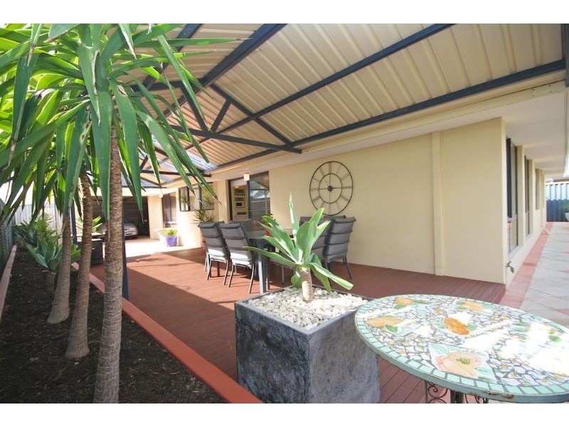 10 Bellinger Place, Success WA 6164