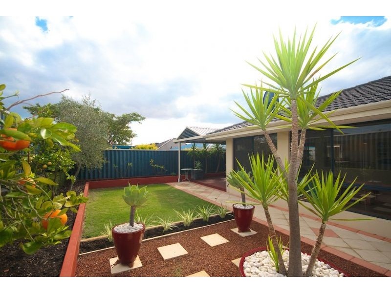 10 Bellinger Place, Success WA 6164