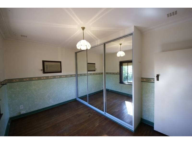 12 Barwell Road, Medina WA 6167