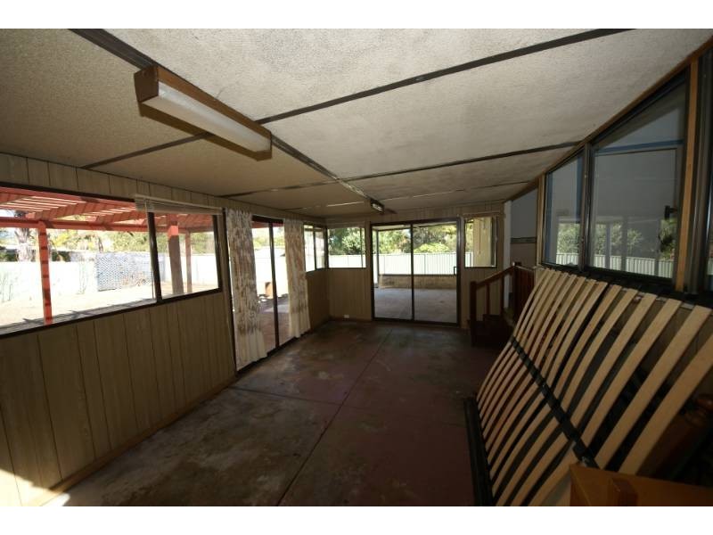 12 Barwell Road, Medina WA 6167