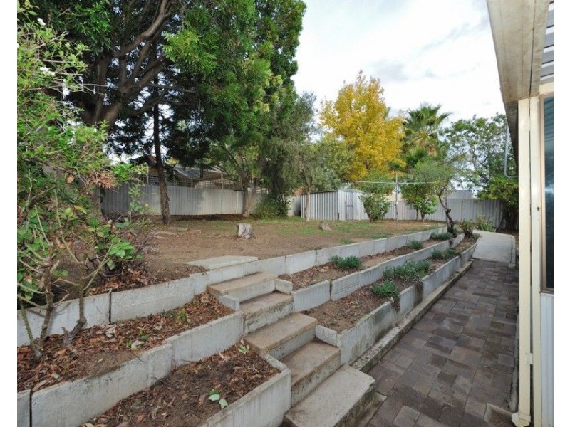 7 Newstead Crescent, Parmelia WA 6167