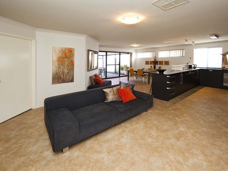 2 Bangor Way, Orelia WA 6167