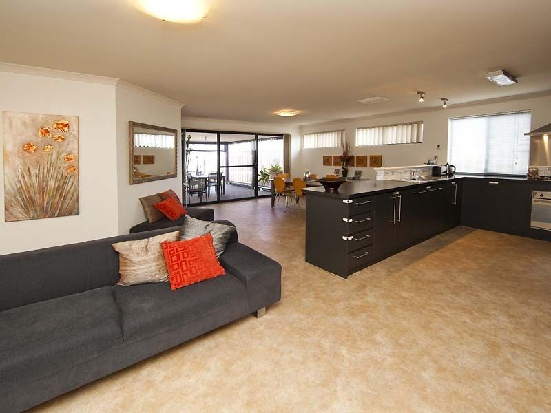 2 Bangor Way, Orelia WA 6167