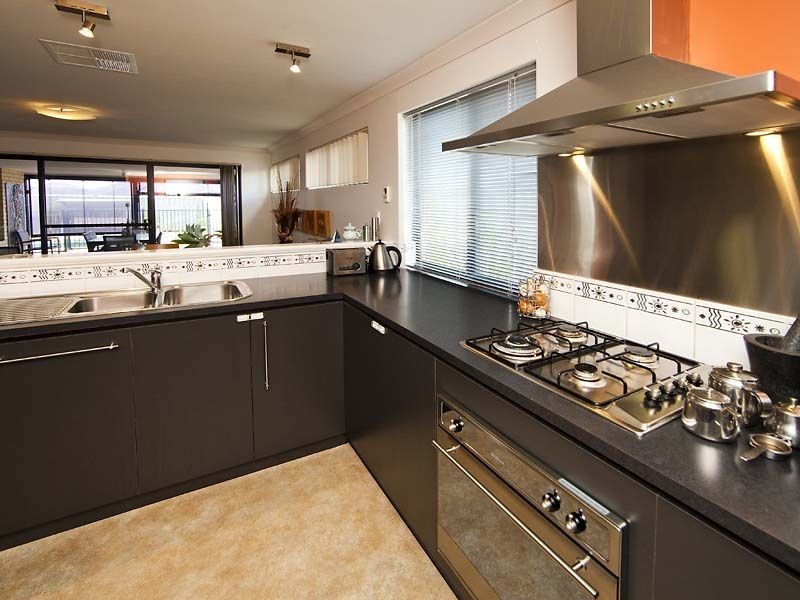 2 Bangor Way, Orelia WA 6167