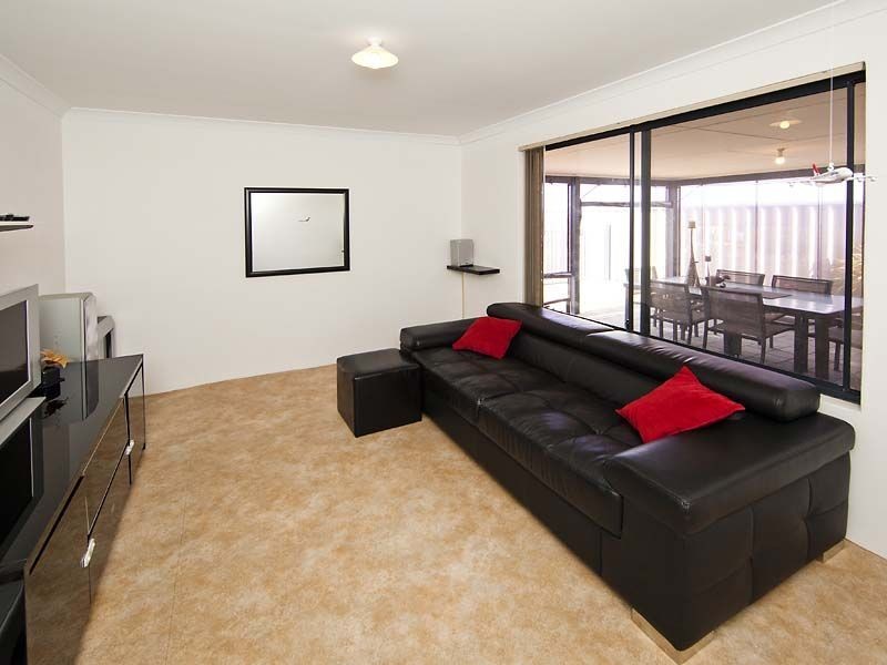 2 Bangor Way, Orelia WA 6167