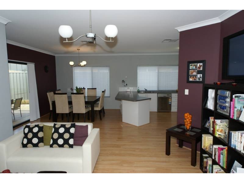 8 Glastonbury Street, Leda WA 6170