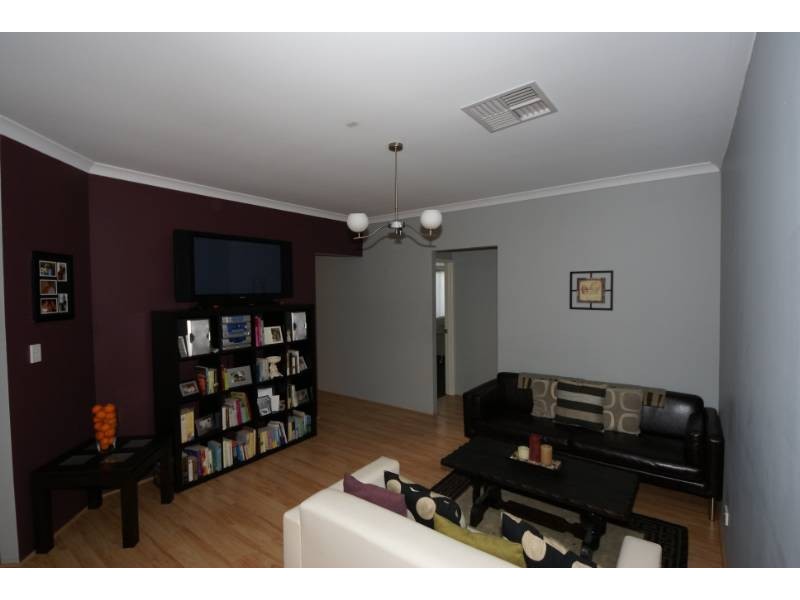 8 Glastonbury Street, Leda WA 6170
